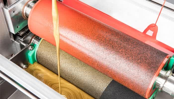 Ölauftrag mit der Walzenauftragsmaschine LW100 von Axel Wirth Maschinen GmbH